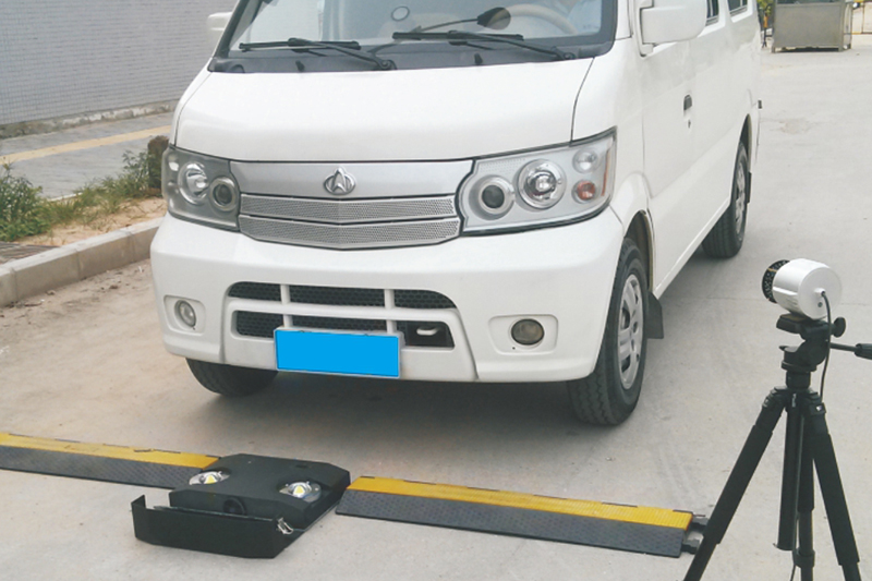 車輛底盤安檢現(xiàn)場(chǎng)