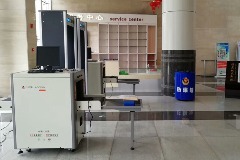 大型劇院安檢現(xiàn)場